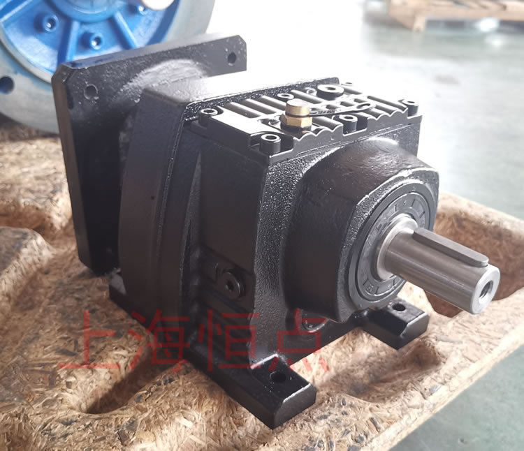 R37系列減速機的實物照片，輸入配伺服電機