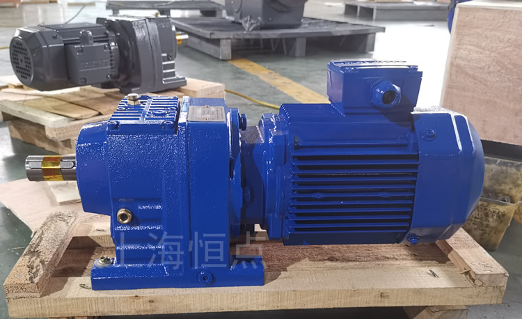 R47系列減速機配電機，藍色油漆實物照片