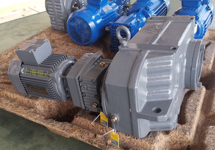  FAZ77R37雙級減速機，通孔+小法蘭輸出，實物圖如下